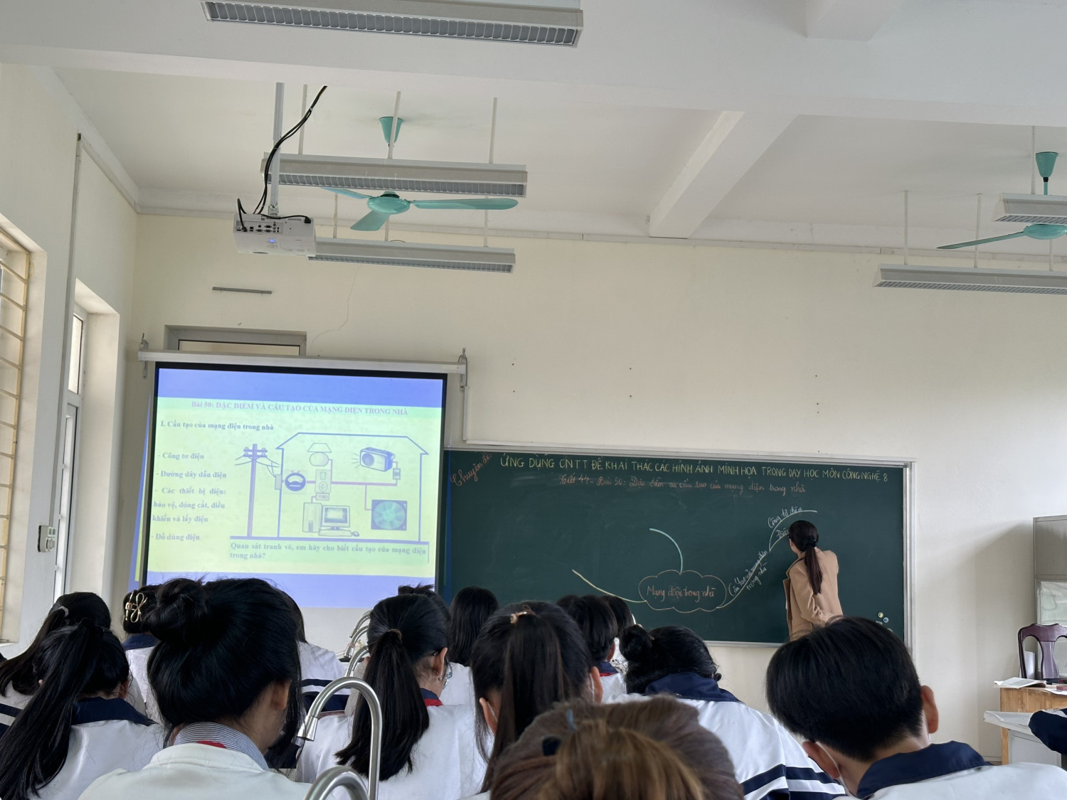 CHUYÊN ĐỀ CÔNG NGHỆ: ỨNG DỤNG CNTT ĐỂ KHAI THÁC CÁC TƯ LIỆU TRONG DẠY HỌC MÔN CÔNG NGHỆ 8